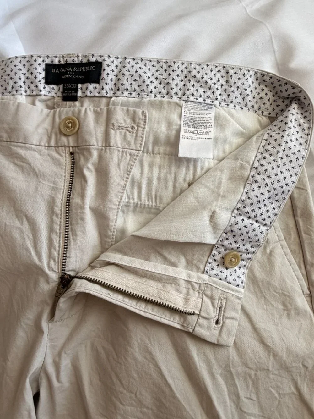 Banana Republic excellent banana